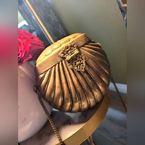 Antique brass shell purse